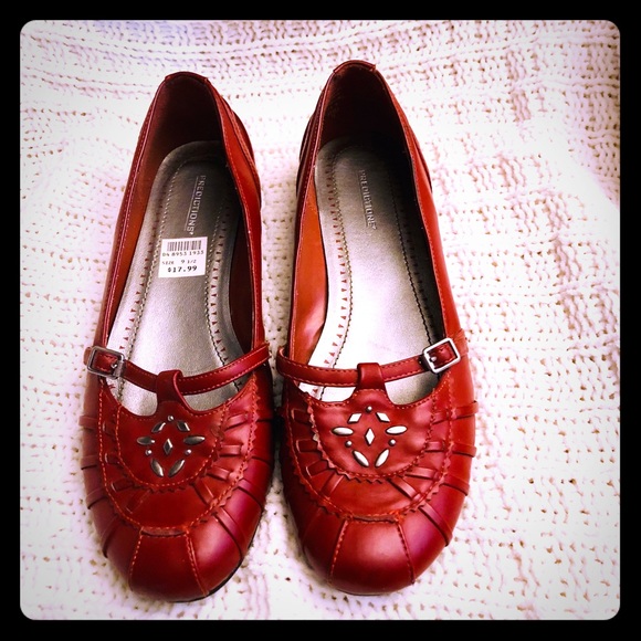 Predictions Shoes - Predictions Red flats. Size 9-1/2.